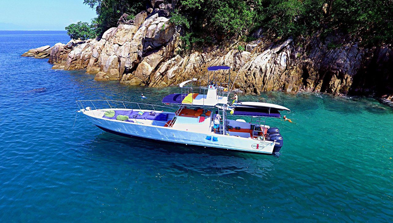 Rent a Custom 45 on Boatsetter